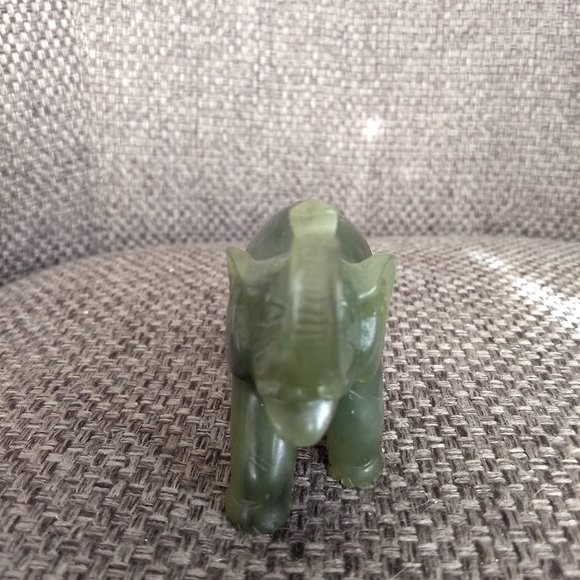 RARE Vintage 70s hand carved elephant figurine in nephrite jade - Picture 2 of 9